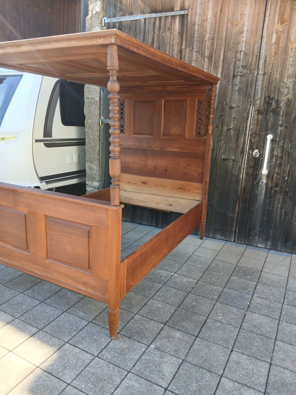 Betten: Himmelbett Antik – Gebraucht aus Freienbach von Suurer 2