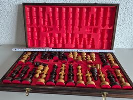 Schachfiguren Holz mit Koffer guter Zustand