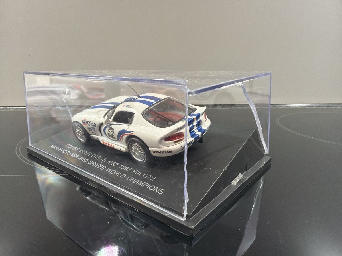 Modellini d'auto: Dodge Viper GTS-R - 1/43 - Universal Hobbies – Difettoso da Wolfwil venduto da Rolex1 3