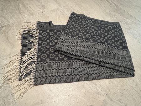 Wunderschöner Schal Grau 100% Viskose🩶 neuwertig!