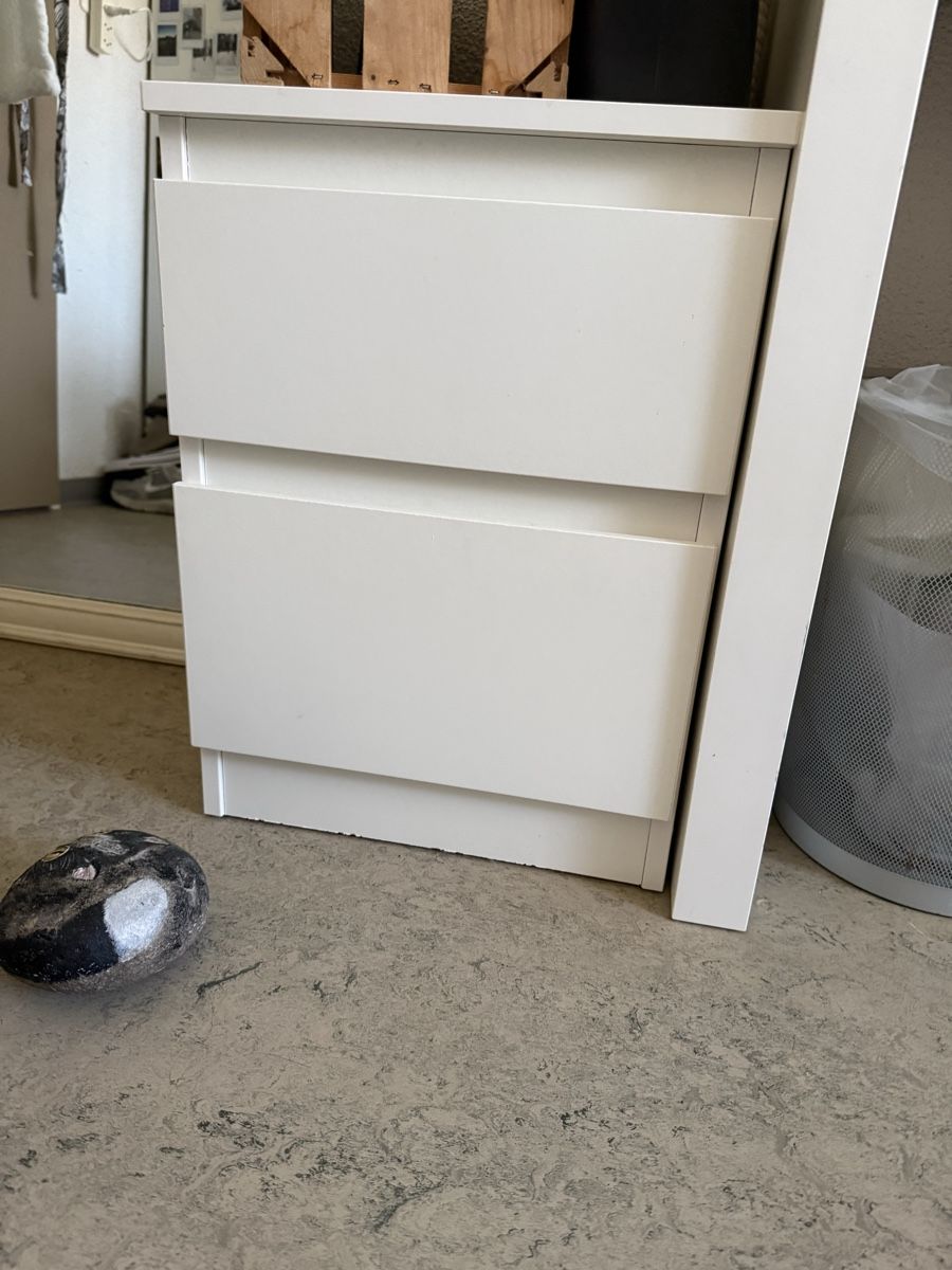Comodini: Ikea bedside table – Usato da Gossau venduto da vane.01