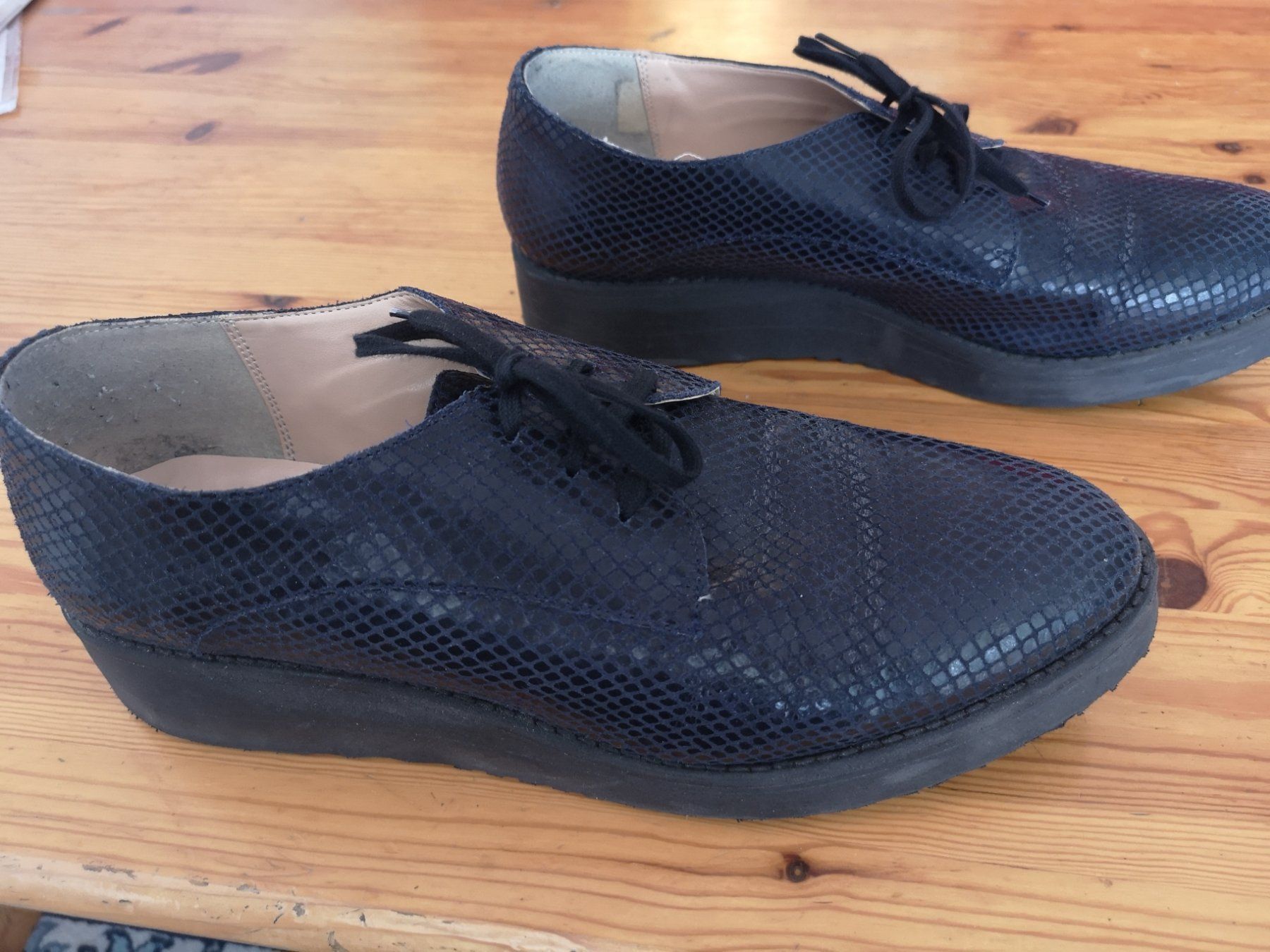 Scarpe da donna: Chaussure bleu foncé à lacet – Usato da Nyon venduto da bicounette66 2