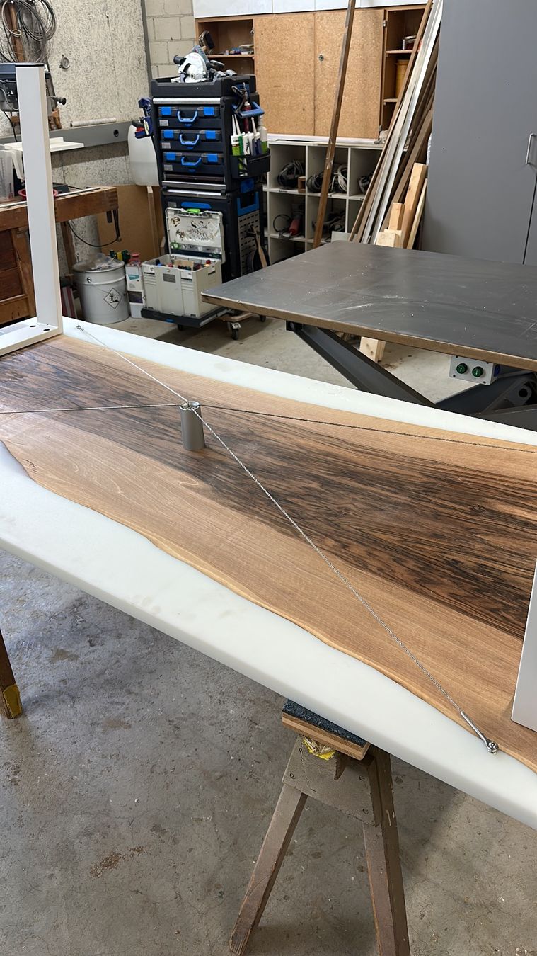 Tavoli: Esstisch Schweizer Nussbaum mit Epoxy weiss – Nuovo (secondo la descrizione) da Zürich venduto da stefano29482 5