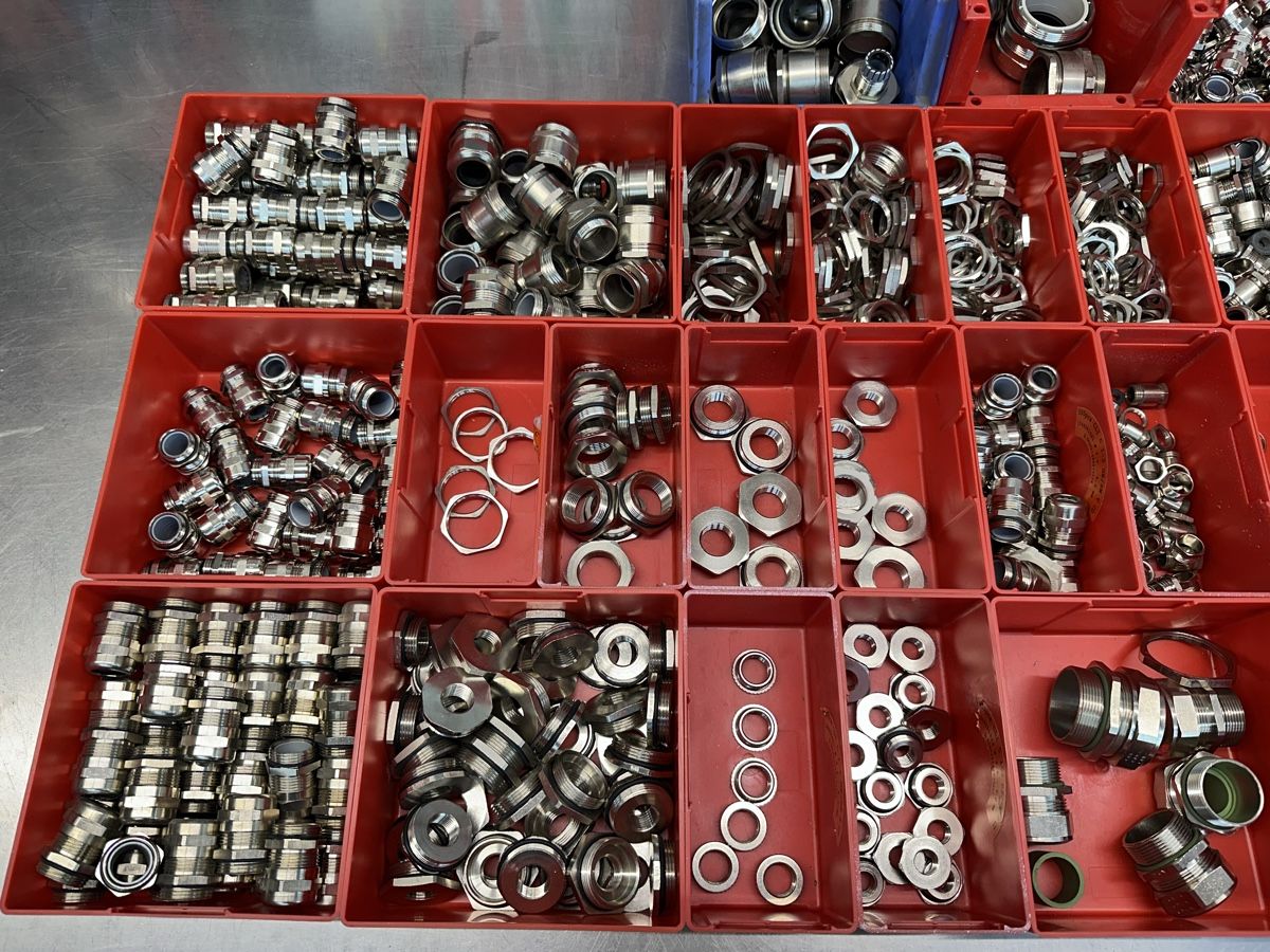 Altro per industria metallurgica: Kabelverschraubung Set neu konvolut – Nuovo (secondo la descrizione) da Schwende venduto da weesli 1