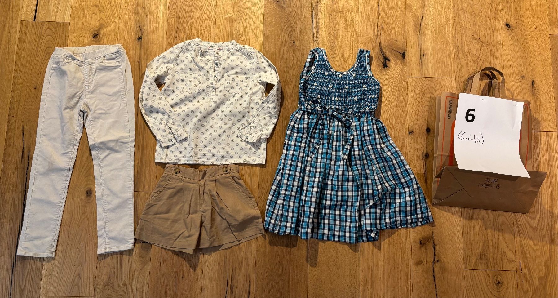 Bonpoint Lotti & Set di vestiti: Girls clothing bundle size 110-116 – Usato da Muri b. Bern venduto da pat_g2bl