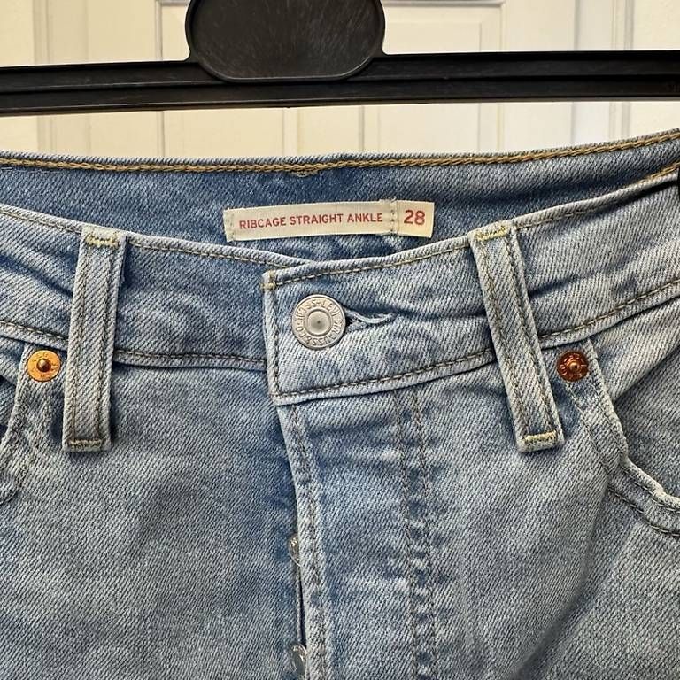 Jeans: Levi's Ribcage Straight Ankle Jeans – Usato da Baden venduto da sinaxli 2