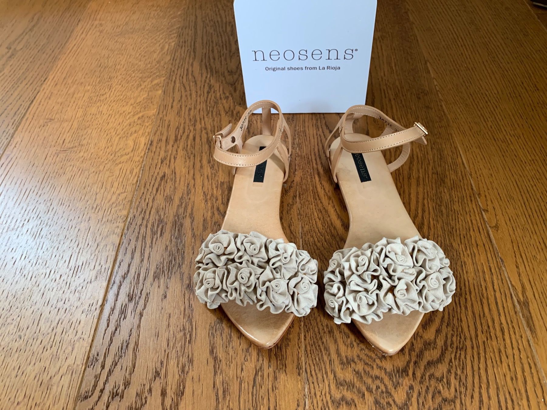 Neosens Scarpe da donna: Neosens 3073C Lederblumen Deko,beige Gr.37 – Nuovo (secondo la descrizione) da Zürich venduto da finsti 5