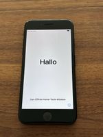 iPhone 7 mit Schutzhülle und Ladekabel