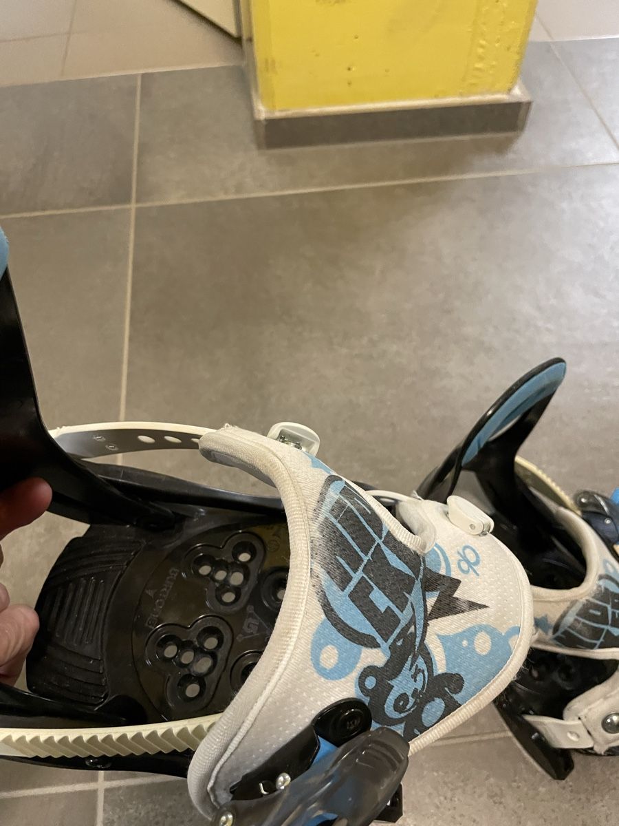 Nidecker Attacchi: Nidecker Snowboard Bindungen schwarz blau Grösse M – Usato da Berschis venduto da gabrielstraessle 2