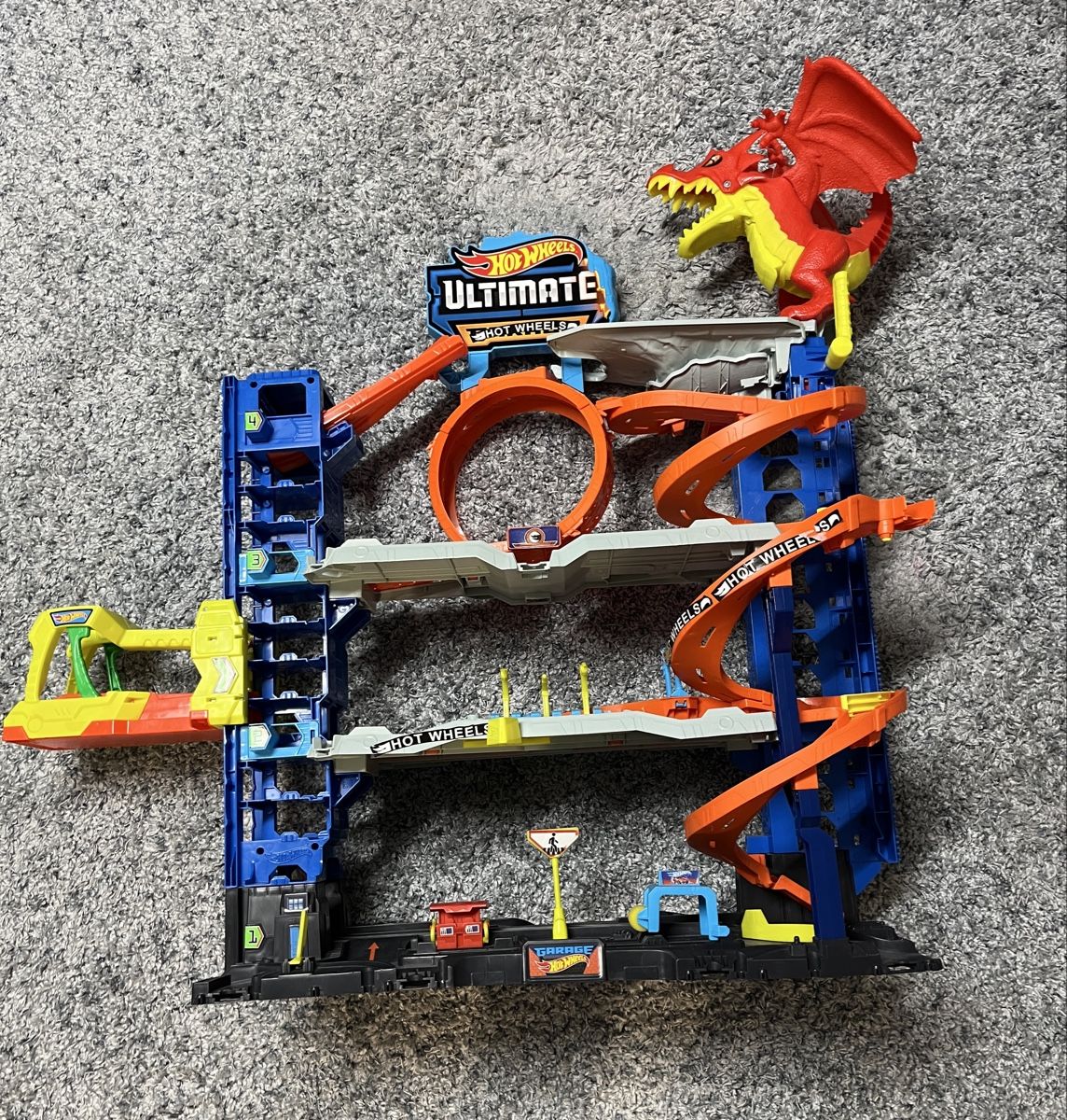 Hot Wheels Giocattoli: Hot Wheels City Ultimate Garage 2023 – Usato da Seengen venduto da suitupmonkey5