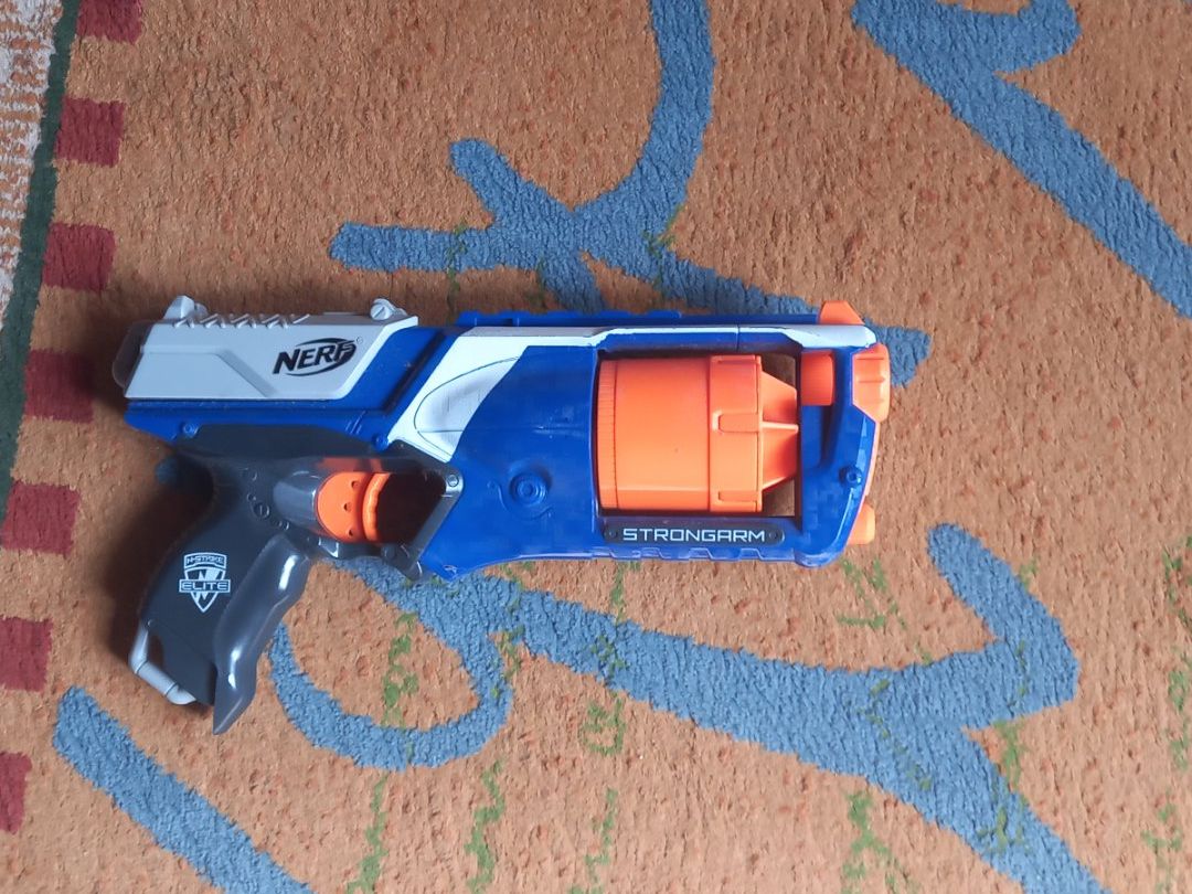 Nerf Spielzeuge: Nerf Blaster Strongarm – Gebraucht aus Unterägeri von ric_cmx2 1