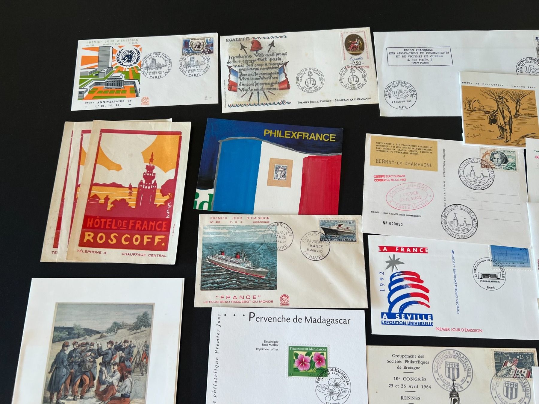 Tutti i francobolli: () Super lot de 150+ souvenirs philatéliques – Usato da Lausanne venduto da ffhoud 1