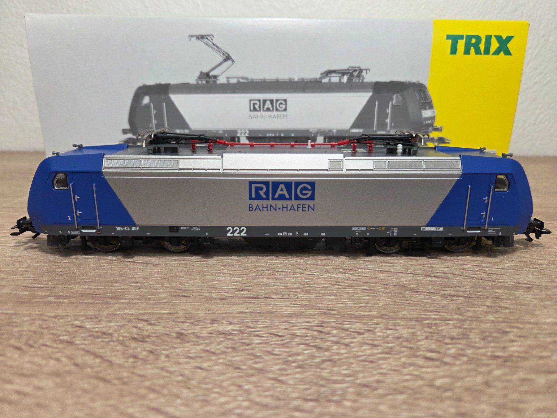 Trix Modellini di ferrovie: Trix 22086 E-Lok BR 185 RAG Digital H0 – Usato da St-Aubin-Sauges venduto da Lo_Go