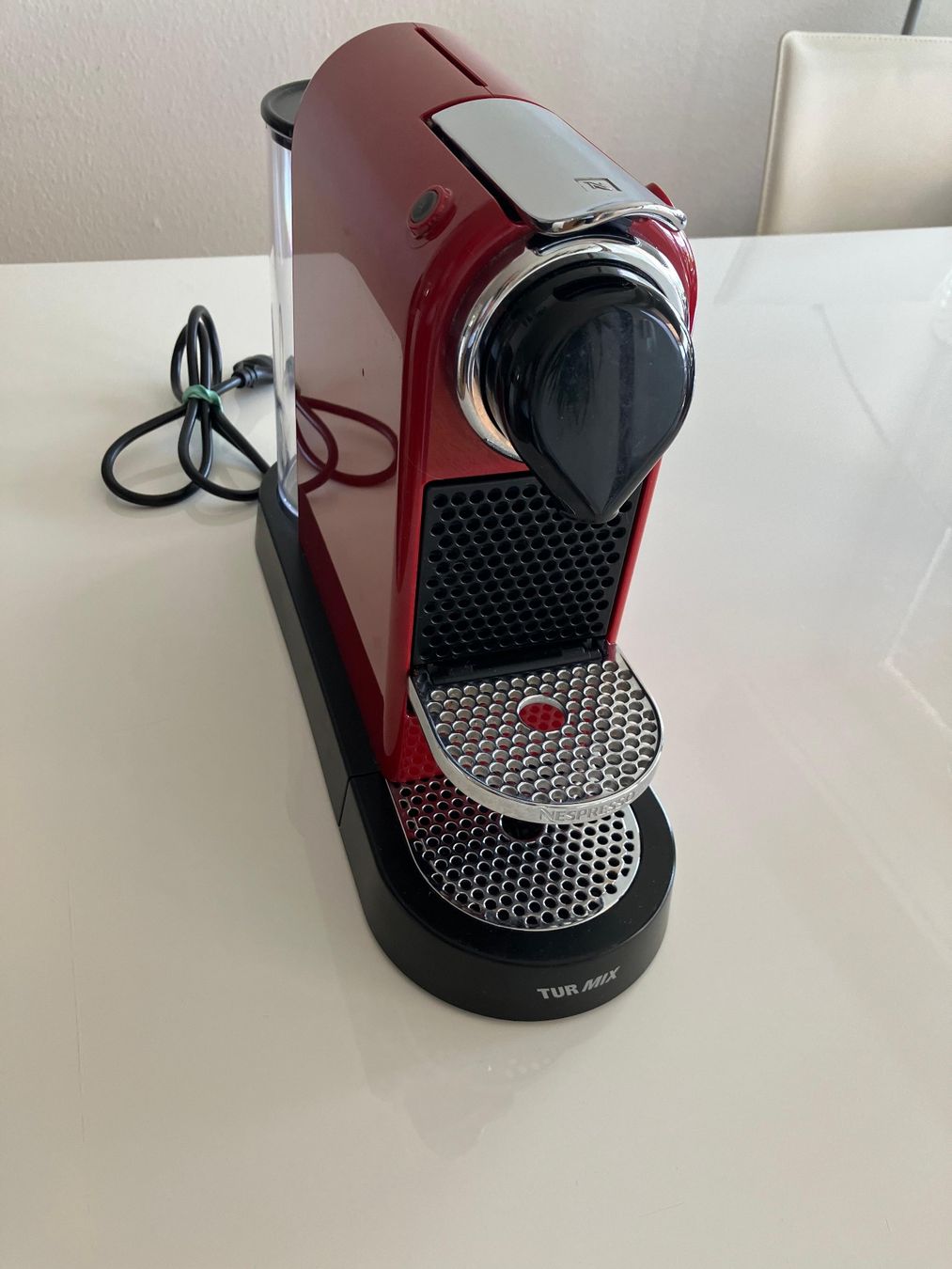 Nespresso Kaffeemaschinen & Espressomaschinen: Nespresso Kaffeemaschine mit Milchschäumer – Gebraucht aus KUESNACHT ZH von Christine_6 1
