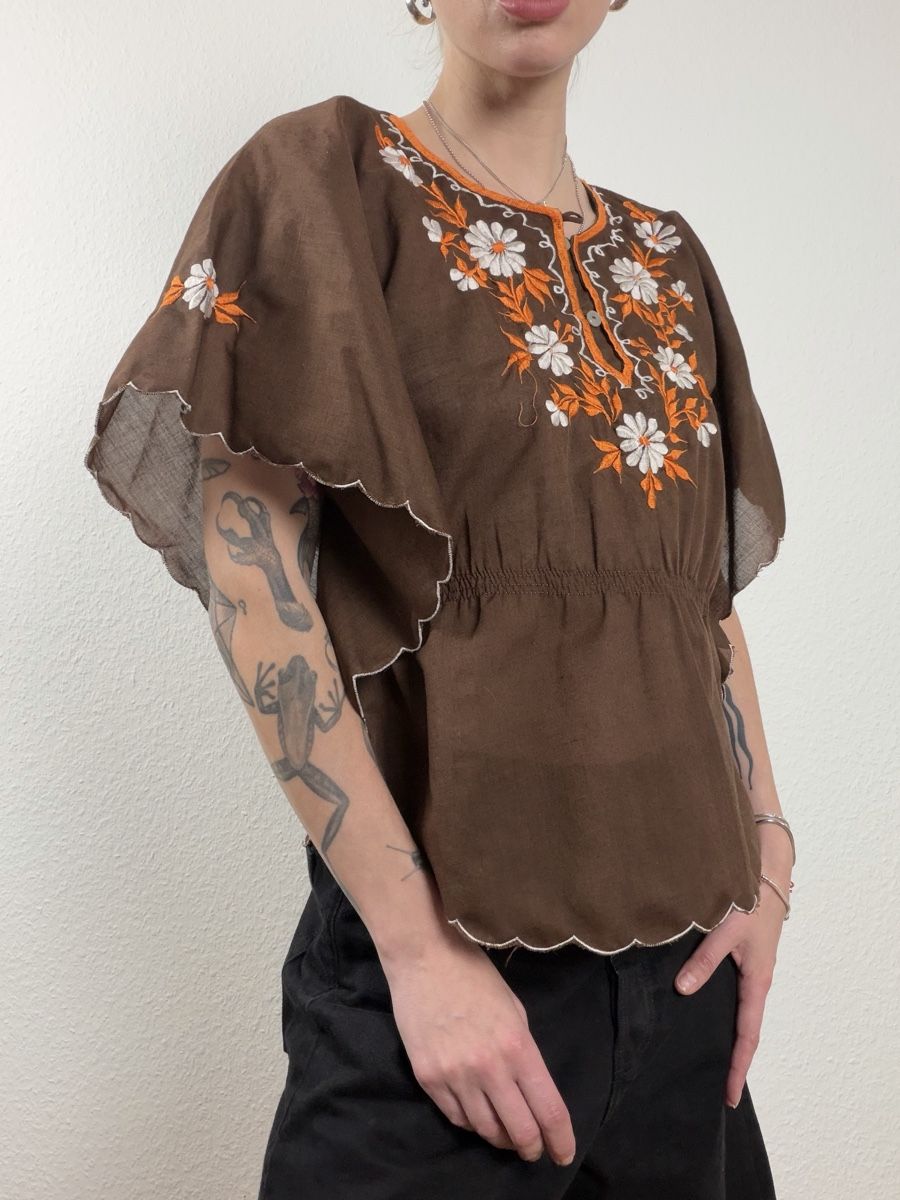 Camicette: Vintage 80s embroidered blouse  – Usato da Knonau venduto da Grapesvintage 3