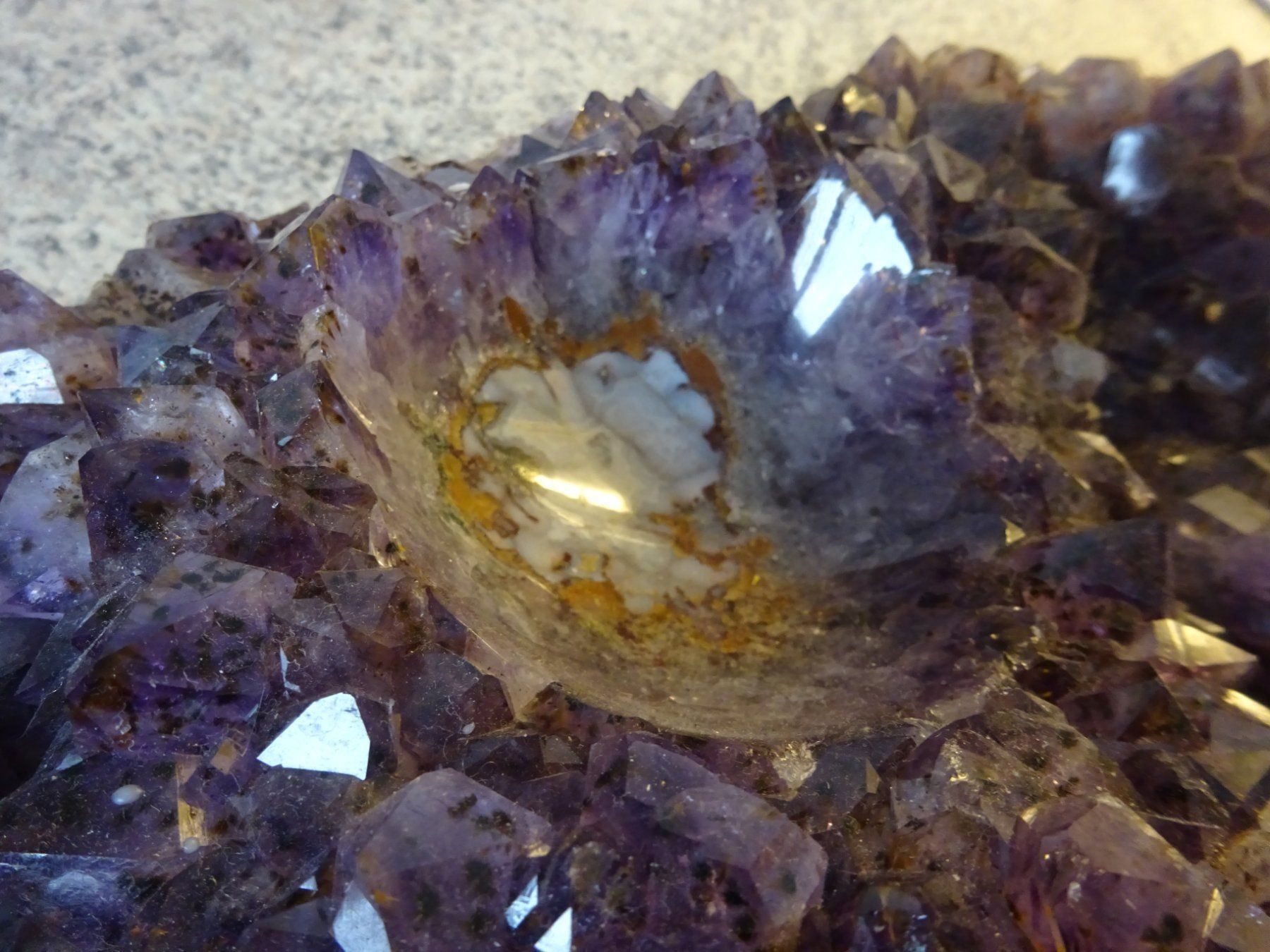 Pietre preziose: Grosse Amethyst Stufe mit Kugelmulde – Usato da Esslingen venduto da eintagammeer 7