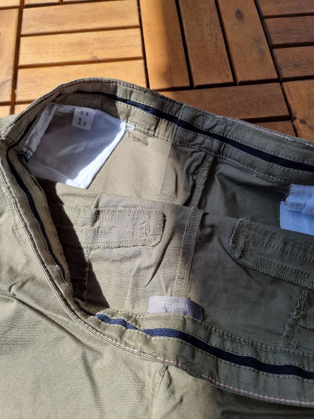C&A Pantaloni: kurze Stoffhose C&A in EU 42 – Usato da Balzers venduto da Homeandgarden 2