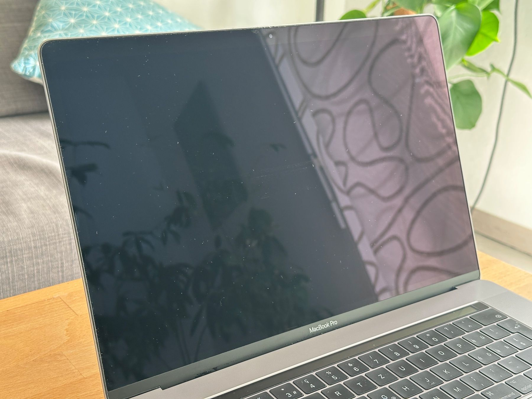Apple Portables: Apple MacBook Pro 15" 2017 pour étudiant-e – D'occasion à Promasens par Toblerone83 4