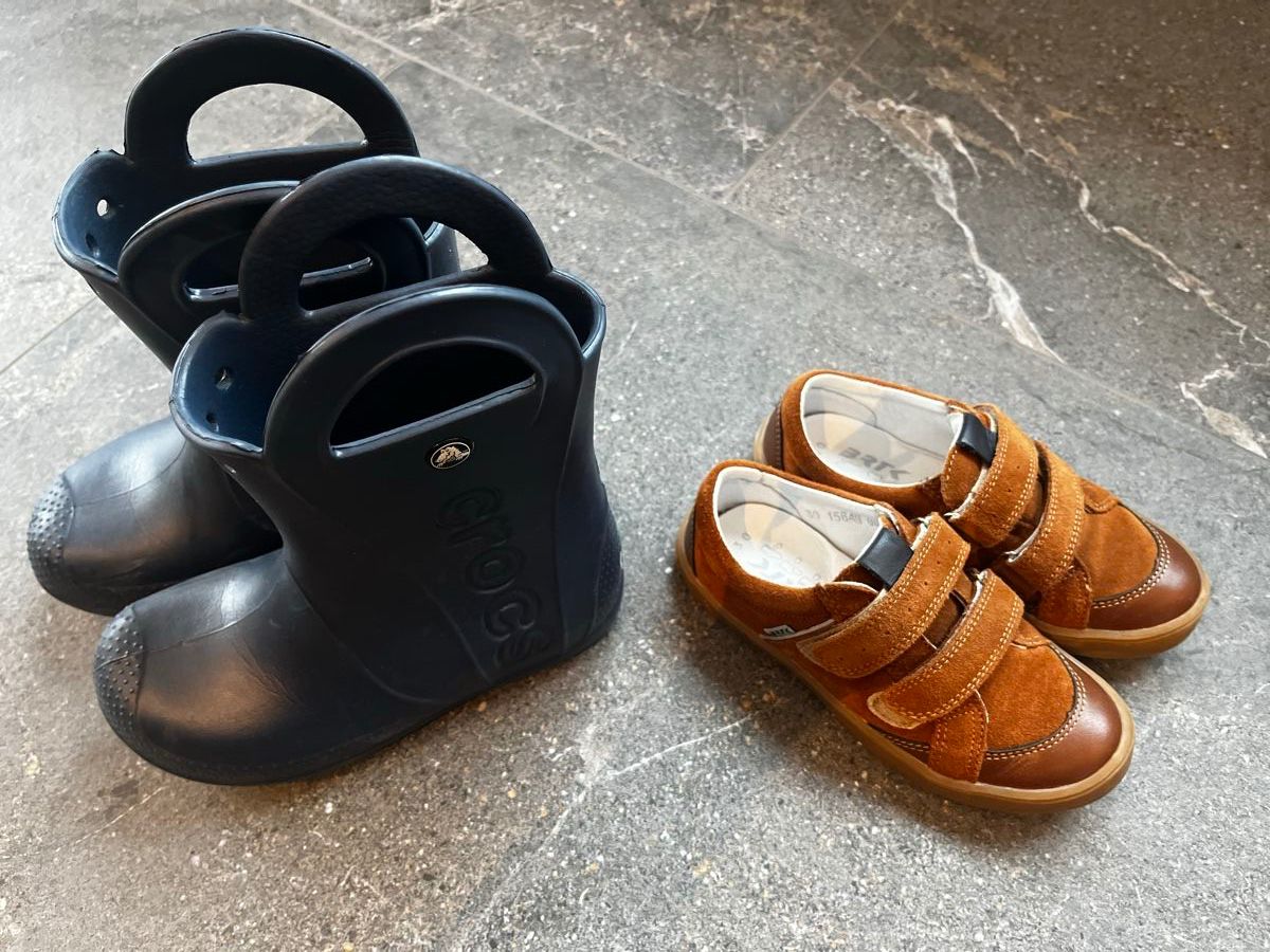 Crocs Scarpe per ragazzi: Crocs Gummistiefel C13 & Leder Schuhe 30 – Nuovo (secondo la descrizione) da Davos Dorf venduto da AJRMBA 6