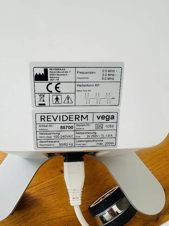 Appareils médicaux: VEGA Reviderm Radiofrequenz  – D'occasion à Netstal par Sheholli01 2