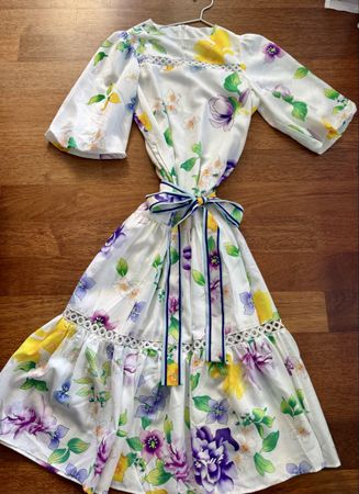 Kleid Blumenmuster weiss neu 38/40
