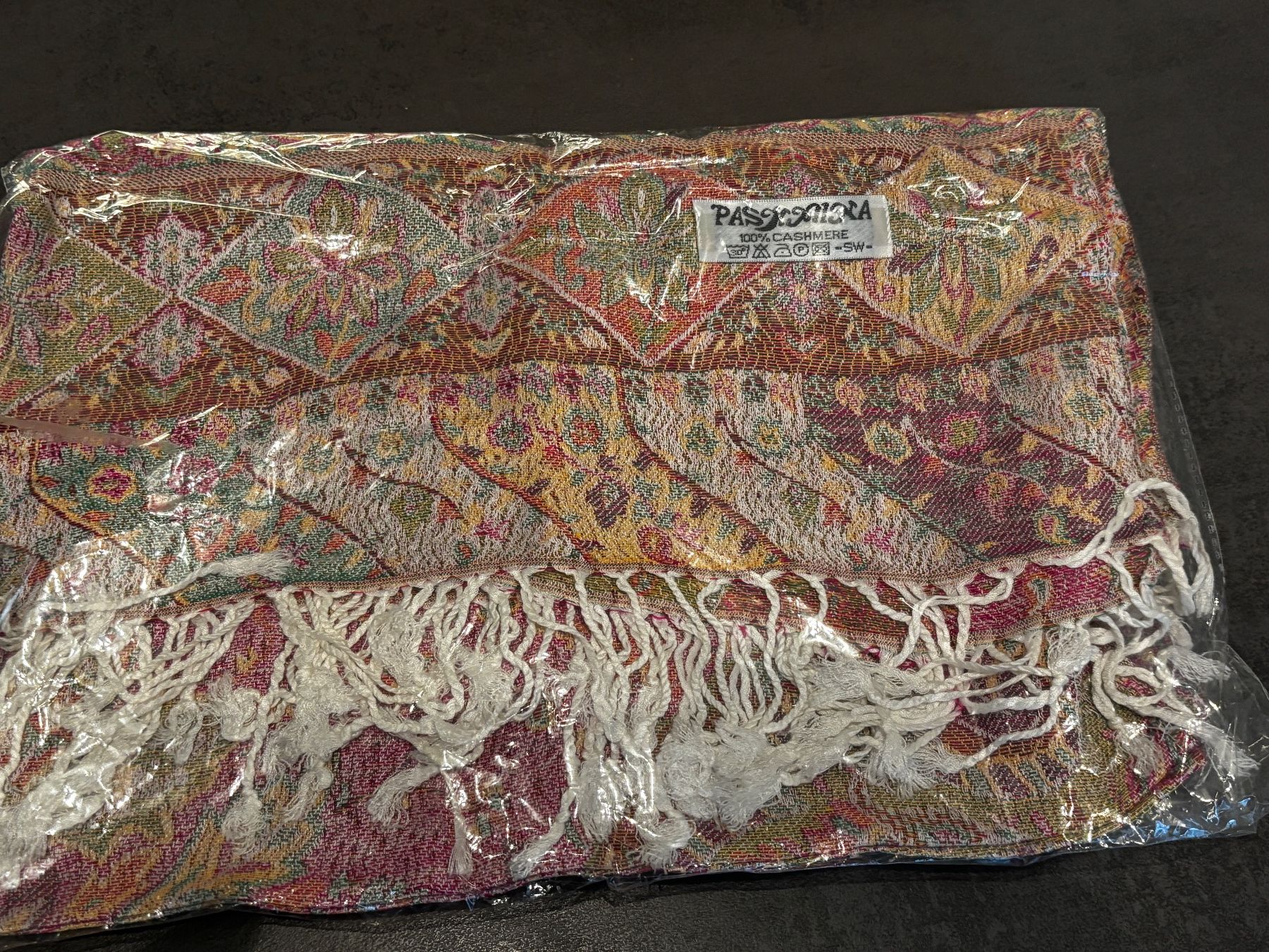 Foulards & écharpes: Kaschmirschal – Neuf avec emballage d'origine à Aarburg par TC92 1