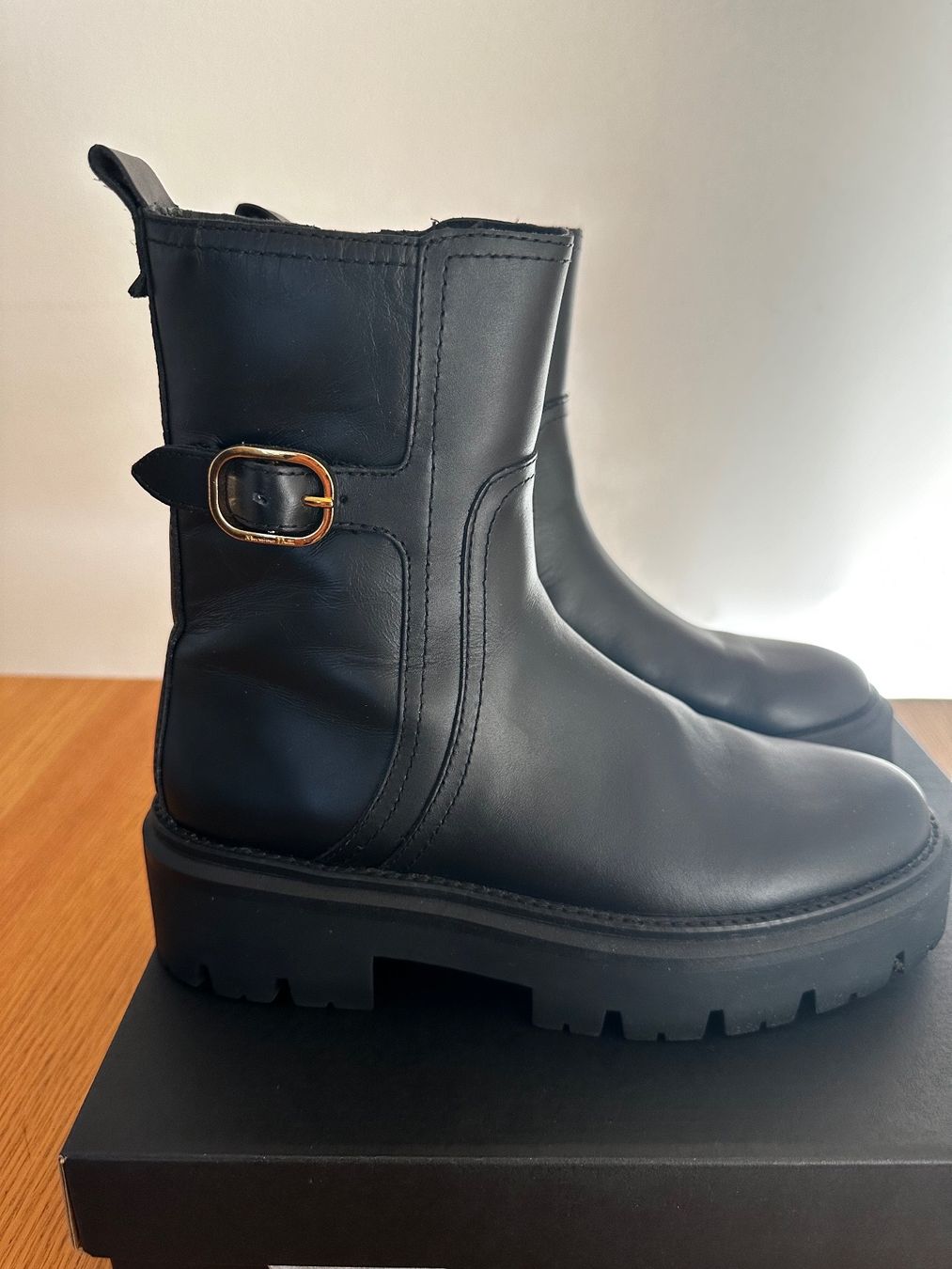 Massimo Dutti Scarpe da donna: LEDERSTIEFELETTEN Massimo Dutti 37 – Usato da Wald ZH venduto da Gosia_N 1
