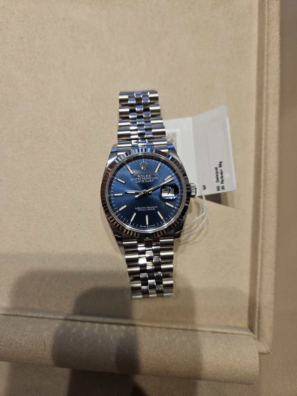 Rolex Montres: Rolex Datejust 36mm, neuve, cadrann bleu – Neuf avec emballage d'origine à Perly par Doghos