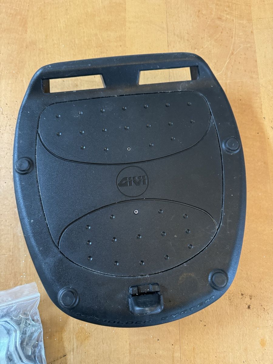 Givi Tutti i ricambio per moto: Givi Koffer Halterung  – Usato da Dübendorf venduto da Sachs621 3