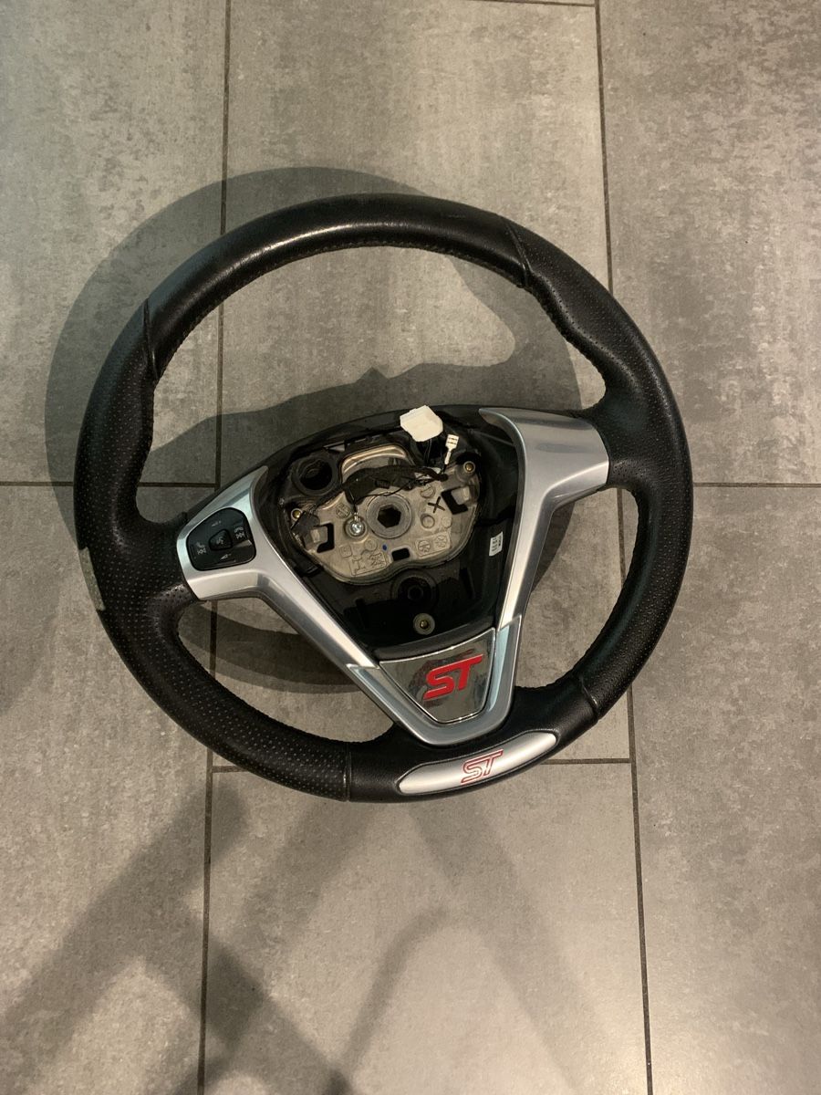 Ford Tutti pezzi di ricambio auto: Ford Fiesta Lenkrad – Usato da Heimberg venduto da yae_7b7l