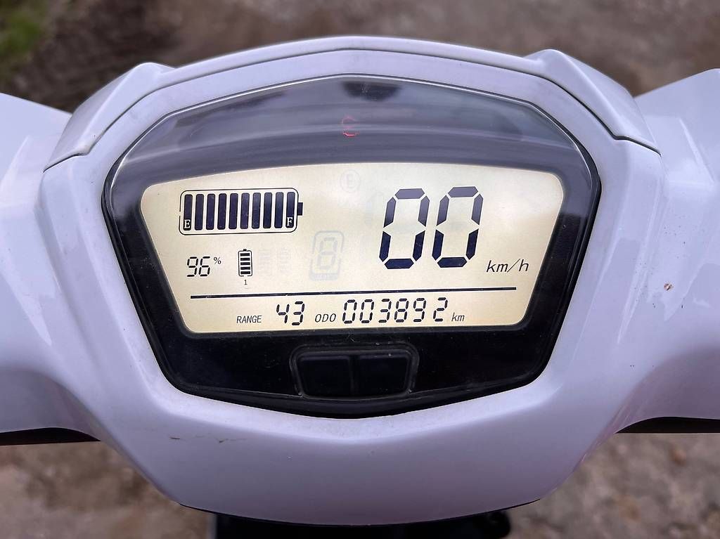 Scooter: Moto Scooter Électrique, 3'892 km. – Usato da courgenay venduto da andreas29.11.88 2