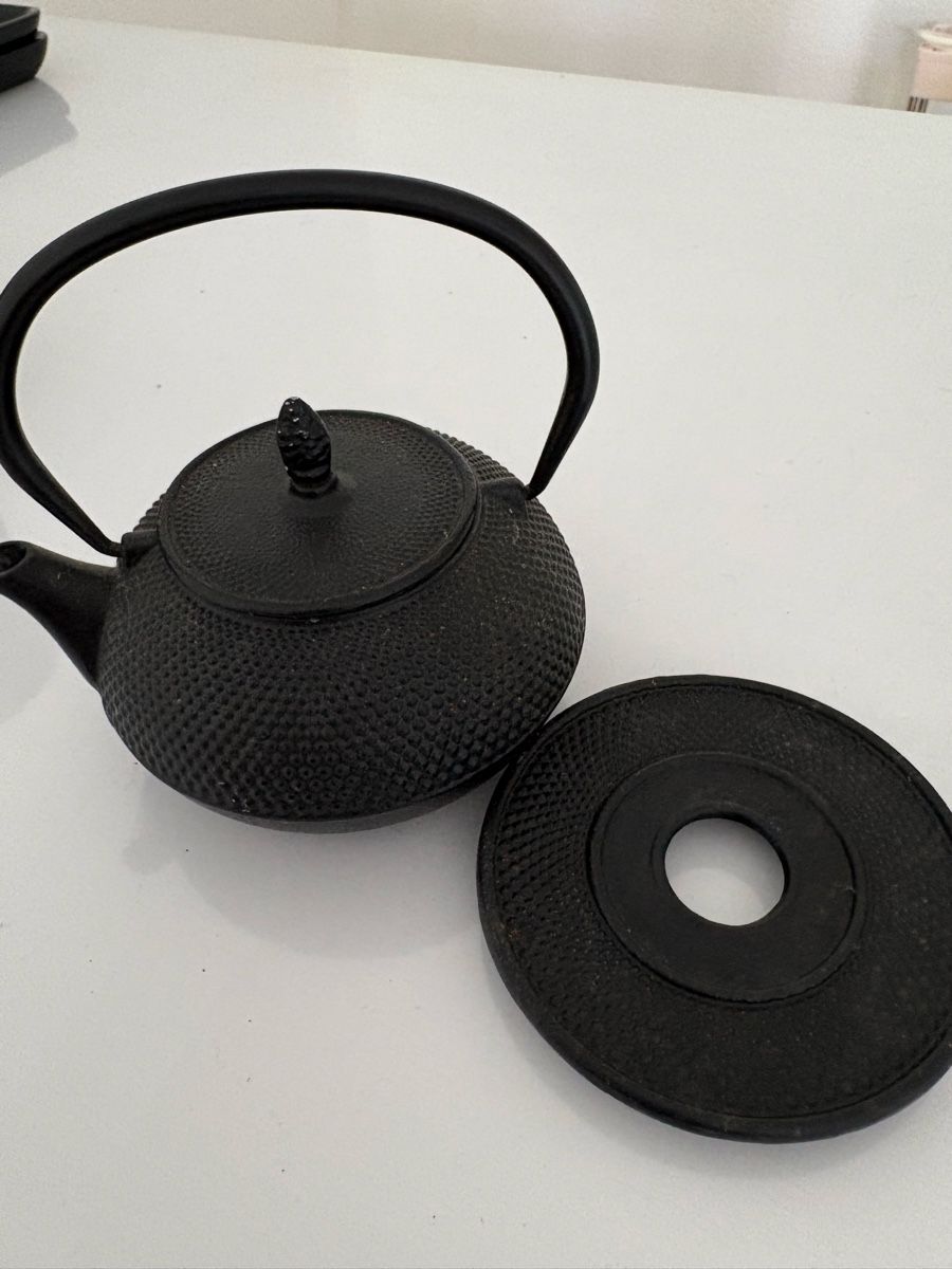 Teekannen: Cast iron teapot with coaster – Gebraucht aus Benglen von morningchild 2