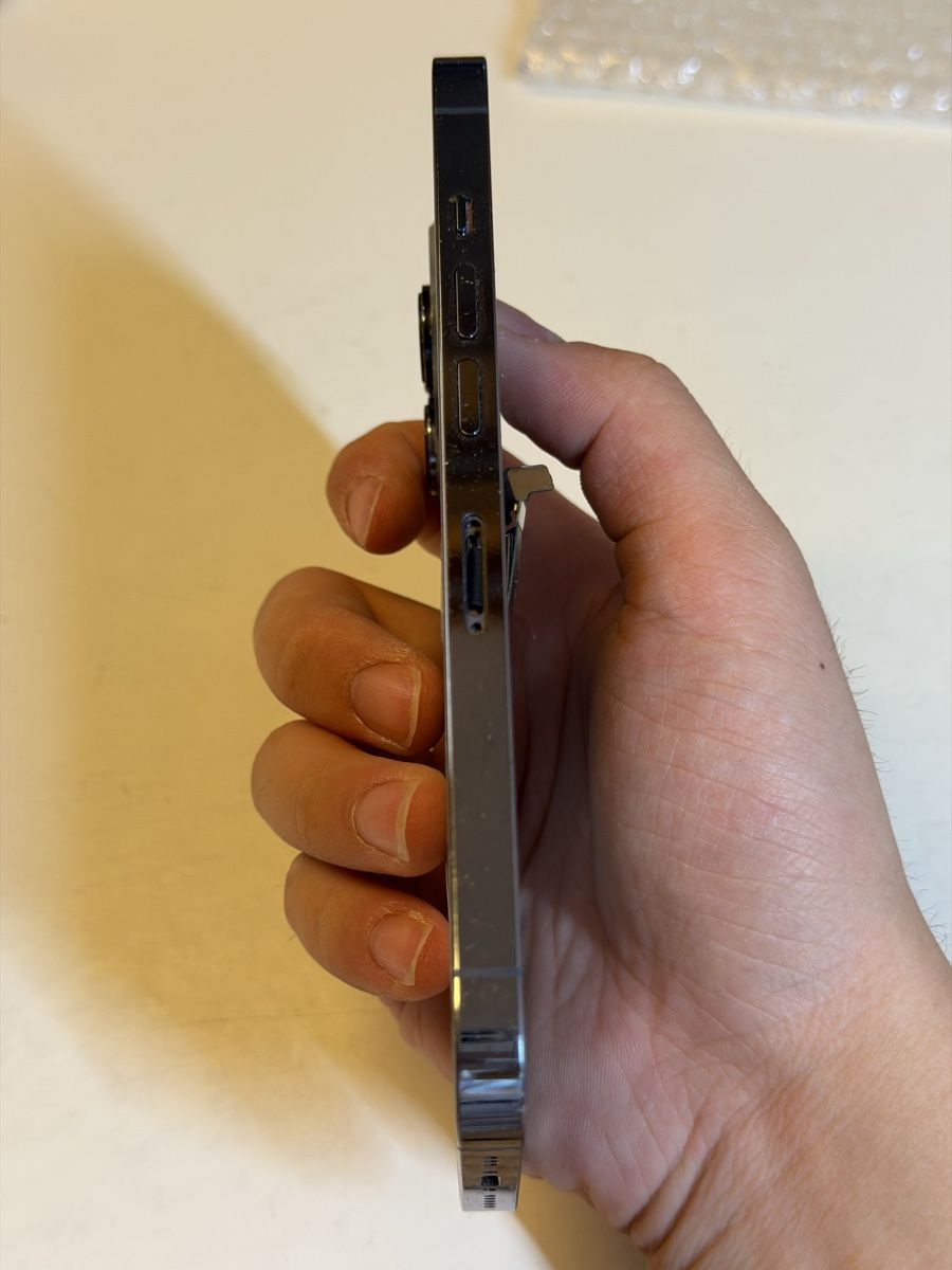 Apple Portables: iPhone 13Pro Gehäuse – Défectueux à Chur par beverlyone 4