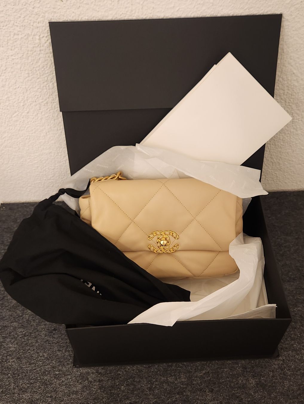 Chanel Borse: Chanel 19 Flap Bag NEU – Nuovo e nell'imballaggio originale da Wollerau venduto da CH8832