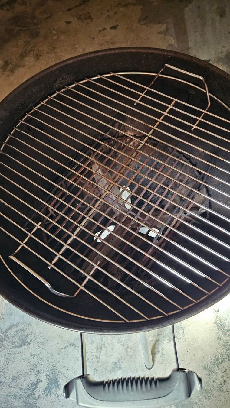 Weber Grills: Weber Kugelgrill Holzkohle – Gebraucht aus Gelterkinden von reb_qh8m 2