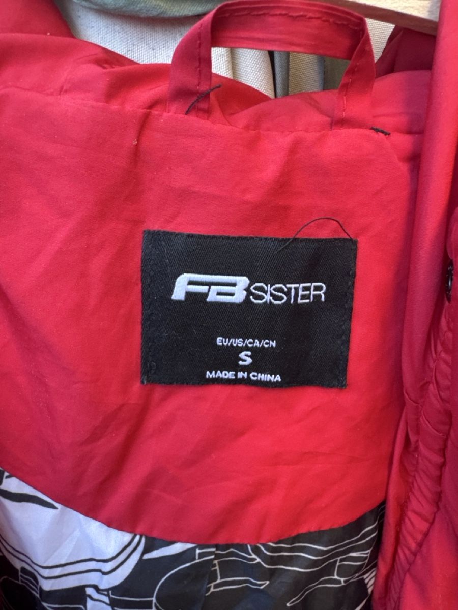 Vestes: Winterjacke gesteppt rot mit Kapuze – D'occasion à Reinach BL par jessihome 2