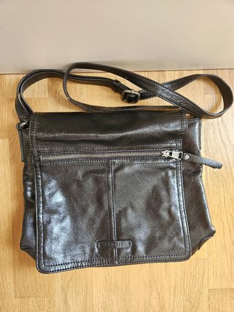 ESPRIT schwarze Umhängetasche