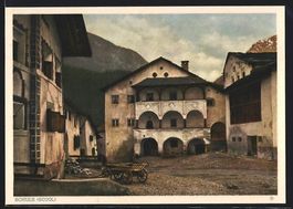 Schuls, Ortspartie mit Bergen und einem 