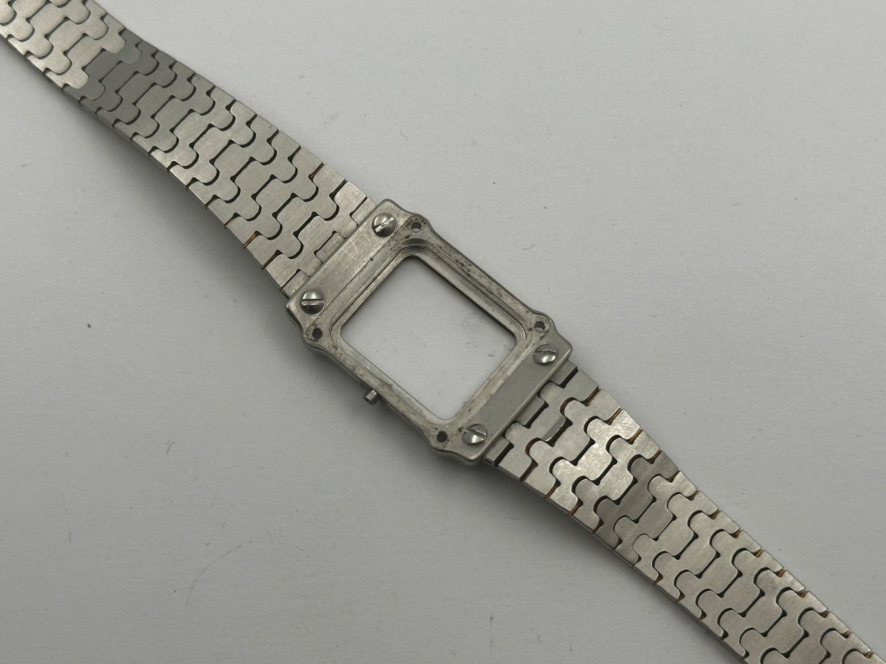 Ebel Uhren: Ebel Tank Gehäuse mit Band 20mm – Gebraucht aus Brüttisellen von AlphaOmega05 1