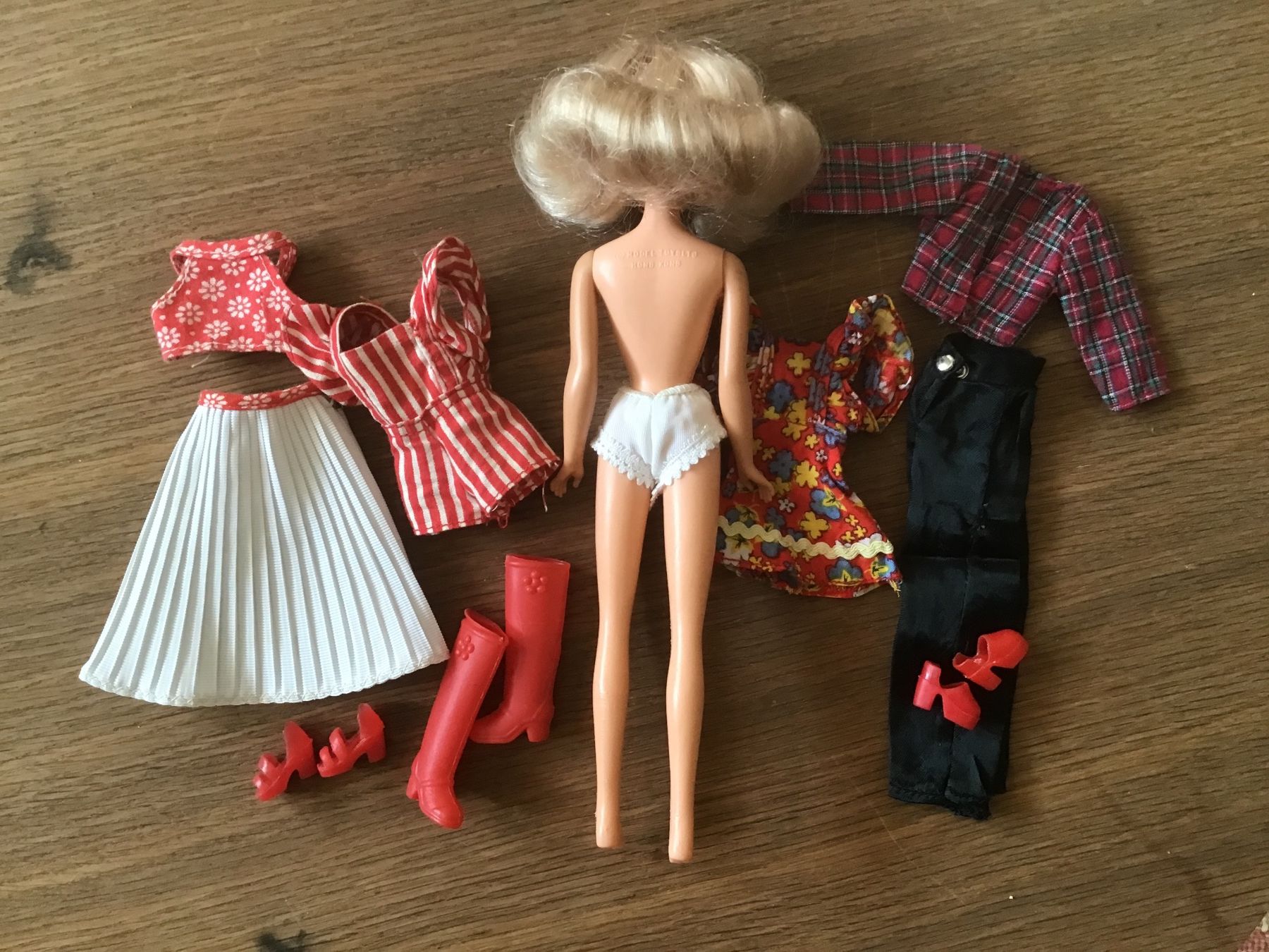 Bambole: Dizzy Daisy Mary Quant mit Outfits – Usato da Birsfelden venduto da rah_8bfj 5