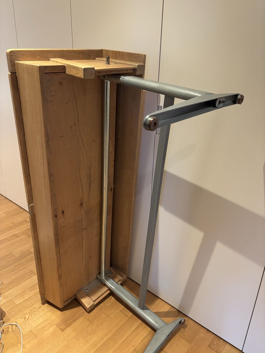 Schreibtische: altes Schulpult aus Holz – Gebraucht aus Zürich von chibaer 6