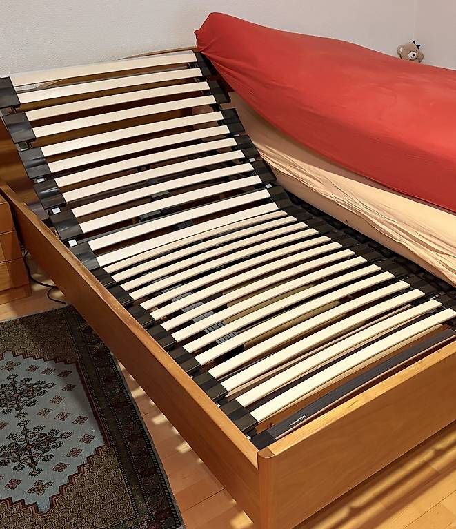 Betten: Doppelbett aus Kirschholz massiv – Gebraucht aus Stettlen von leone1963 2