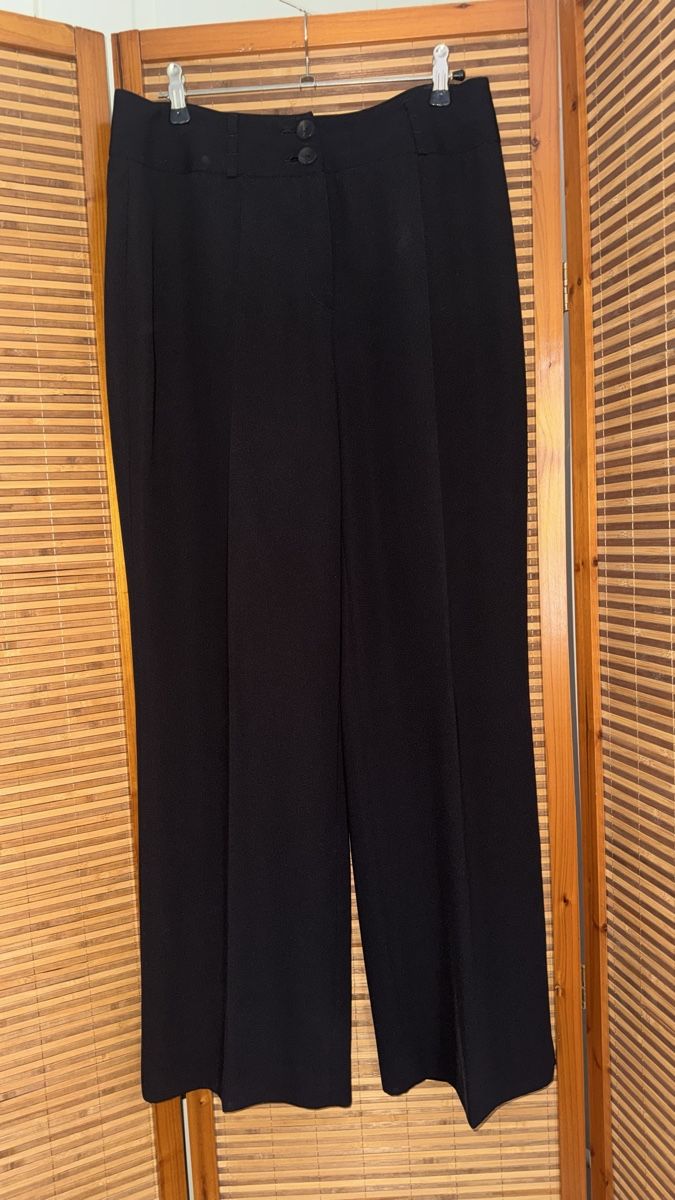 Hosen: Klassische schwarze Hose weit, 40 – Gebraucht aus Gümligen von morticiaaddams