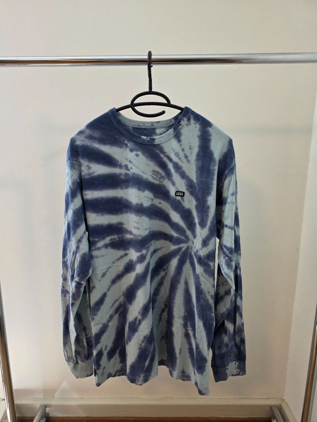 Vans T-Shirts: Langarmshirt Batik Vans – Gebraucht aus Rothenfluh von sel_j856