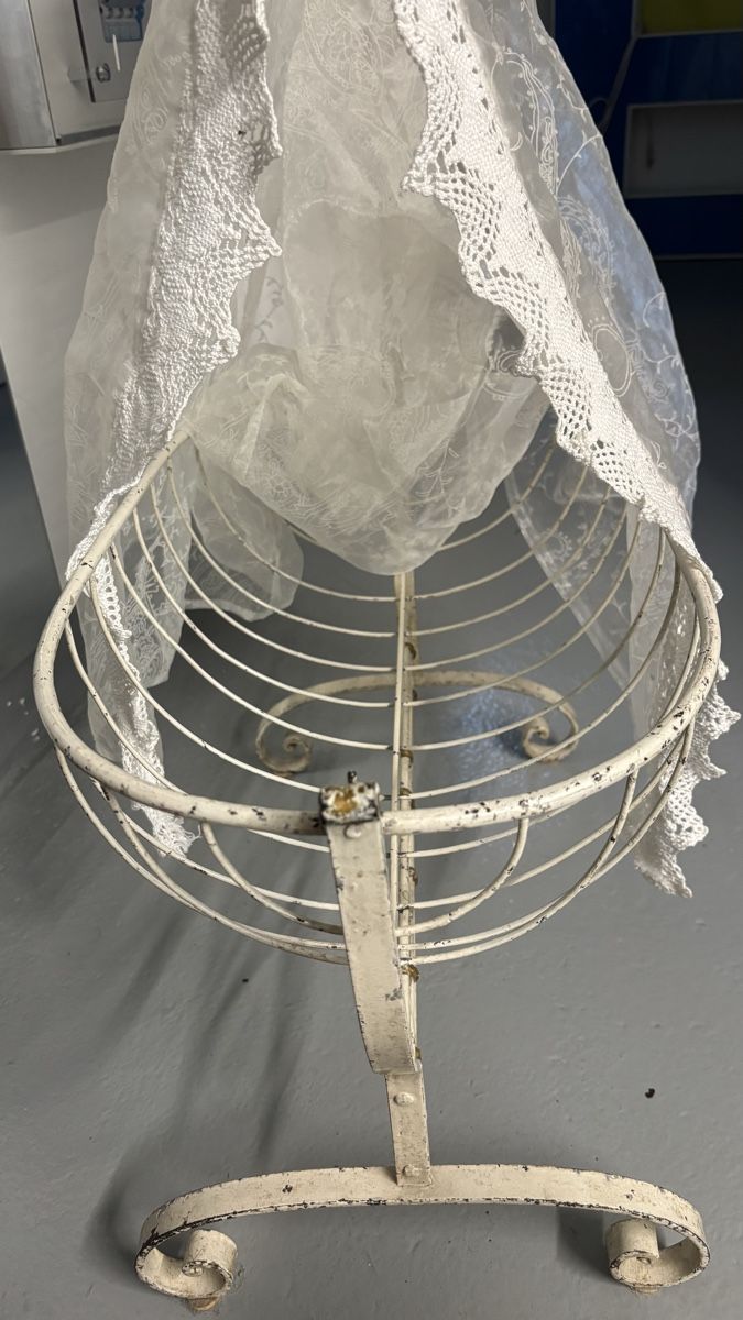 Voitures de poupées: Puppenwiege Metall  – D'occasion à Winterthur par rosa1991