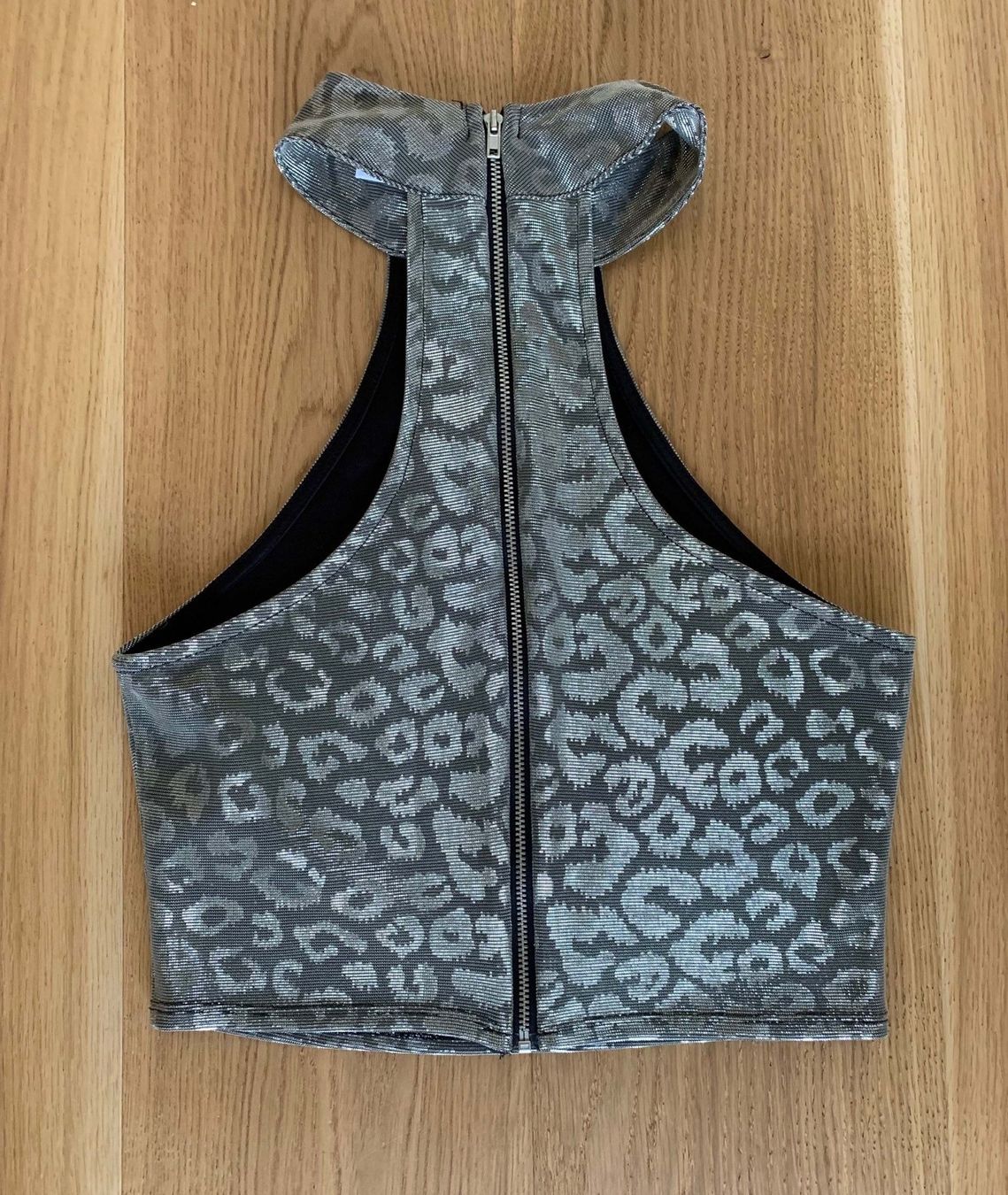 Topshop Top: TopShop silbernes Glitzertop Neckholder Gr. 36 – Usato da Rosshäusern venduto da MiJoDoOl 1
