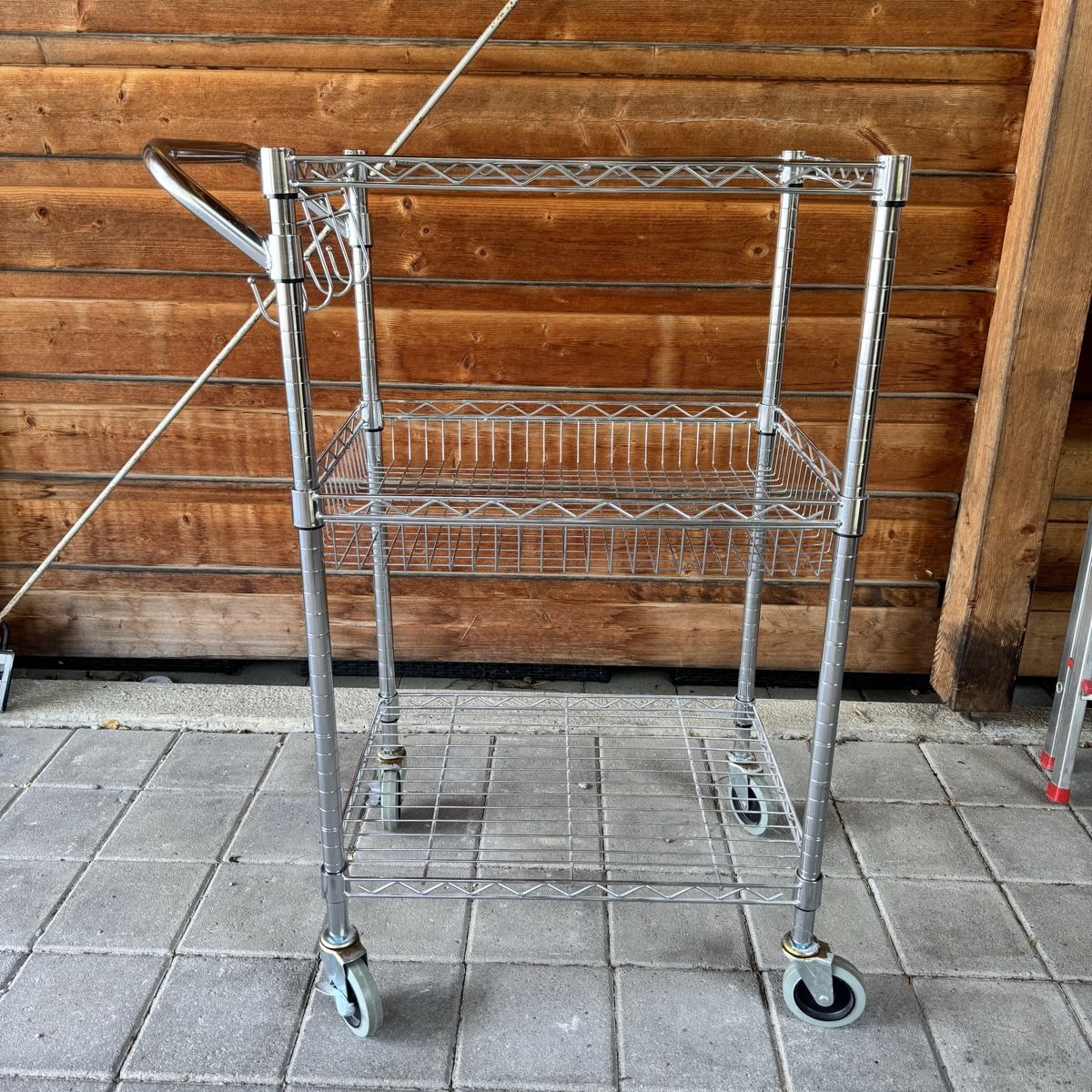 Mobilier: Metall Gestell mit Rollen und Griff – D'occasion à Pfäffikon ZH par Laura.K