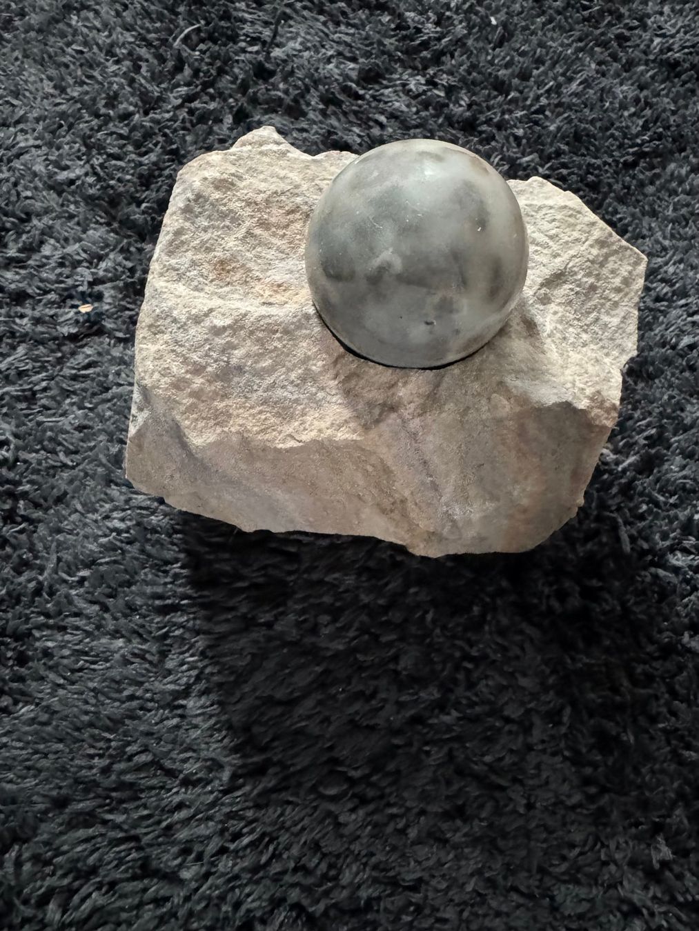 Sculture & Statue: Stein-Skulptur mit Kugel / Unikat – Nuovo (secondo la descrizione) da Biberist venduto da tl-schmuck 1