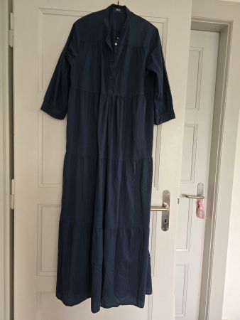 Kleidung: dunkelblaues Sommerkleid (M) von MEA Milano