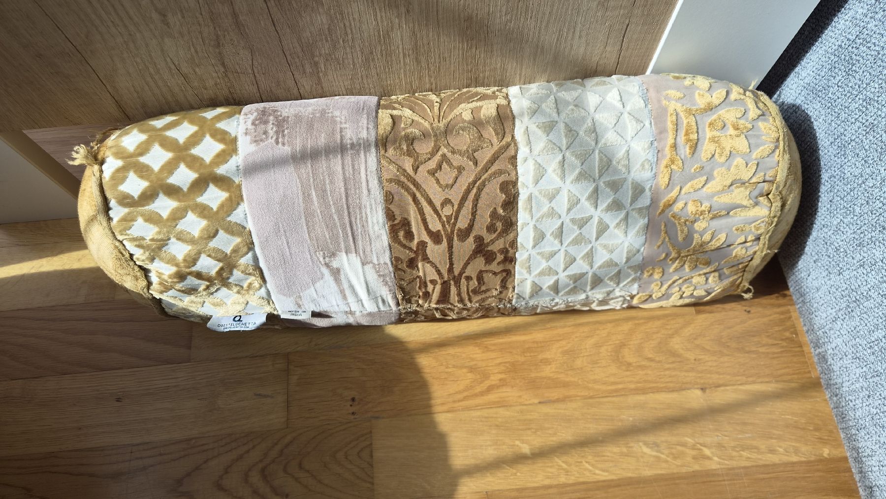 Tessuti: Rollenkissen Patchwork Design beige goldfarben gemustert – Usato da Glattbrugg venduto da comab 1